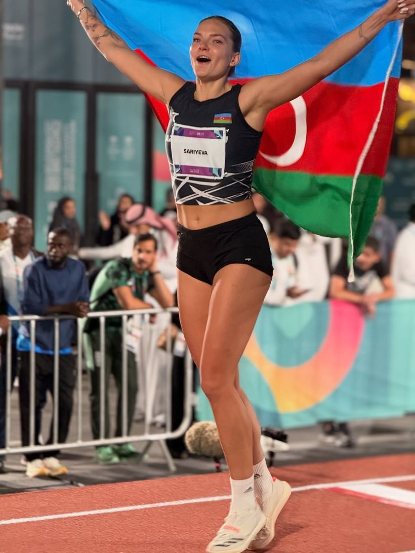 Klubun idmançısı Azərbaycan bayrağı ilə